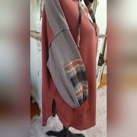 🎉SALE FINAL PRICE DROP🎉 NEW Oli & Hali Loose Fit V-Neck Hoodie W/ Plaid Detail - Picture 4 of 5